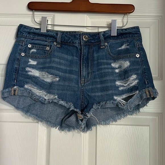 American Eagle Outfitters distressed jeans shorts size 4 - Picture 1 of 3